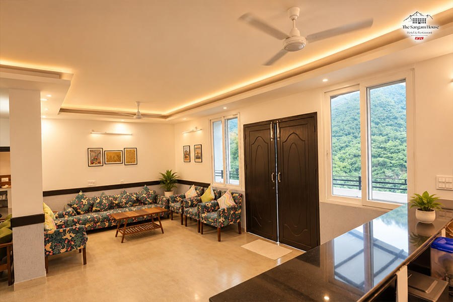 Dining & Common Area